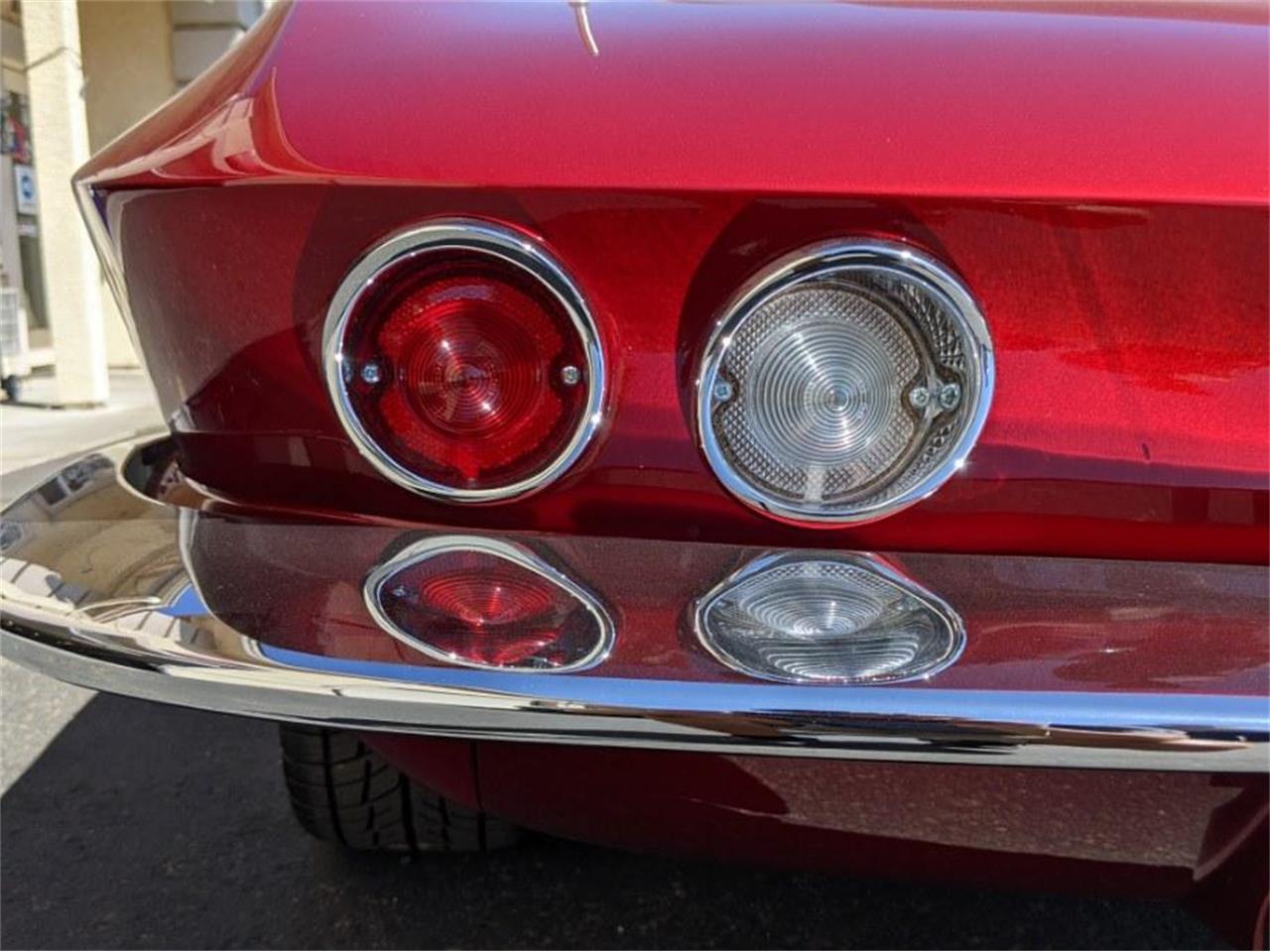 Chevrolet-Corvette-stingray-1965-CANDY-APPLE-RED-BLACK-AND-RED-3
