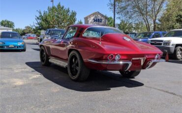 Chevrolet-Corvette-stingray-1965-CANDY-APPLE-RED-BLACK-AND-RED-4