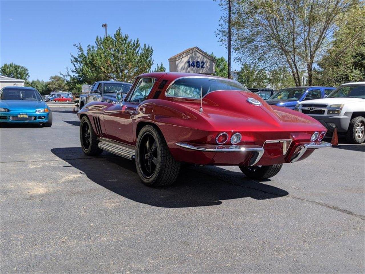 Chevrolet-Corvette-stingray-1965-CANDY-APPLE-RED-BLACK-AND-RED-4