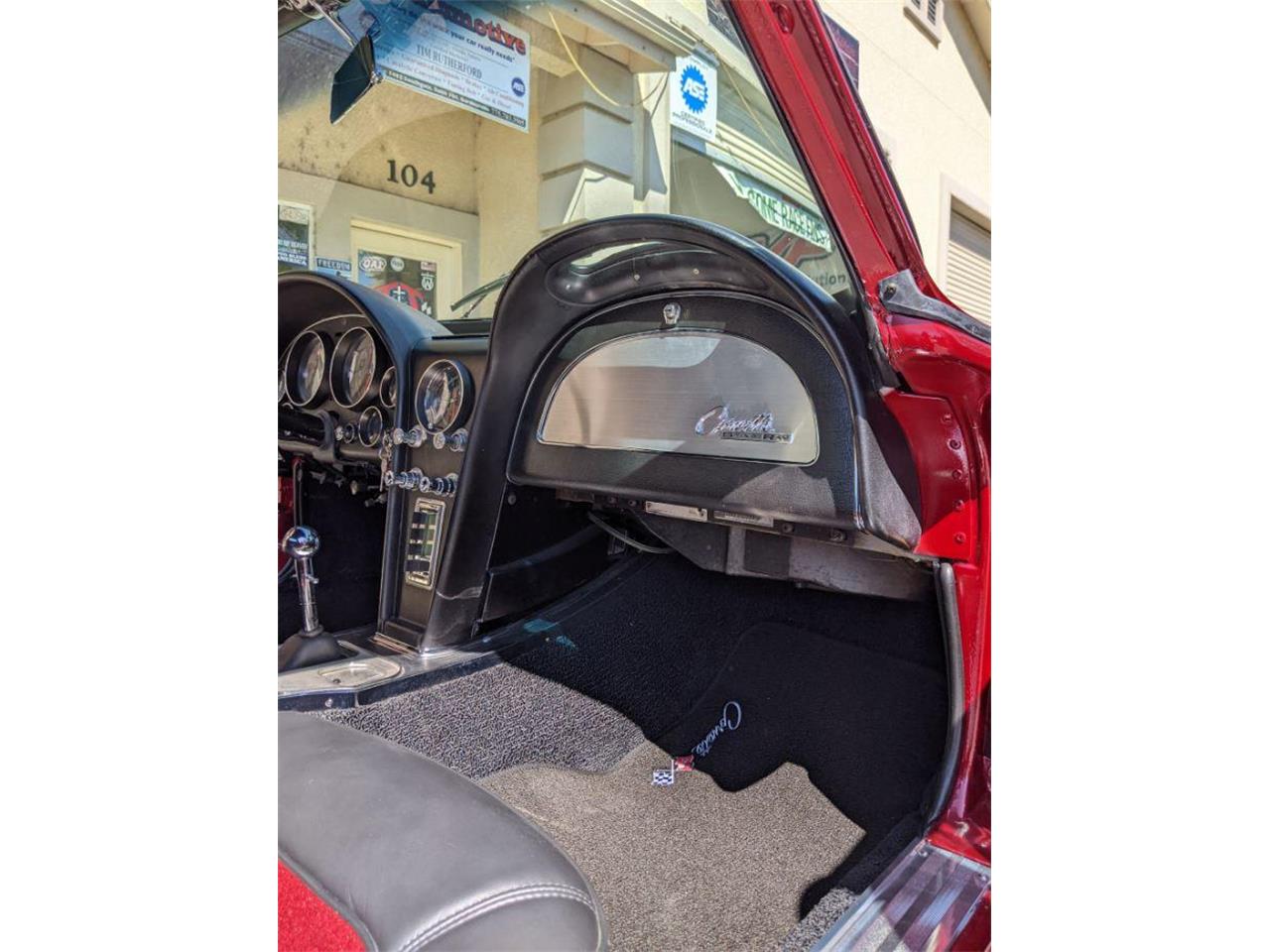 Chevrolet-Corvette-stingray-1965-CANDY-APPLE-RED-BLACK-AND-RED-8