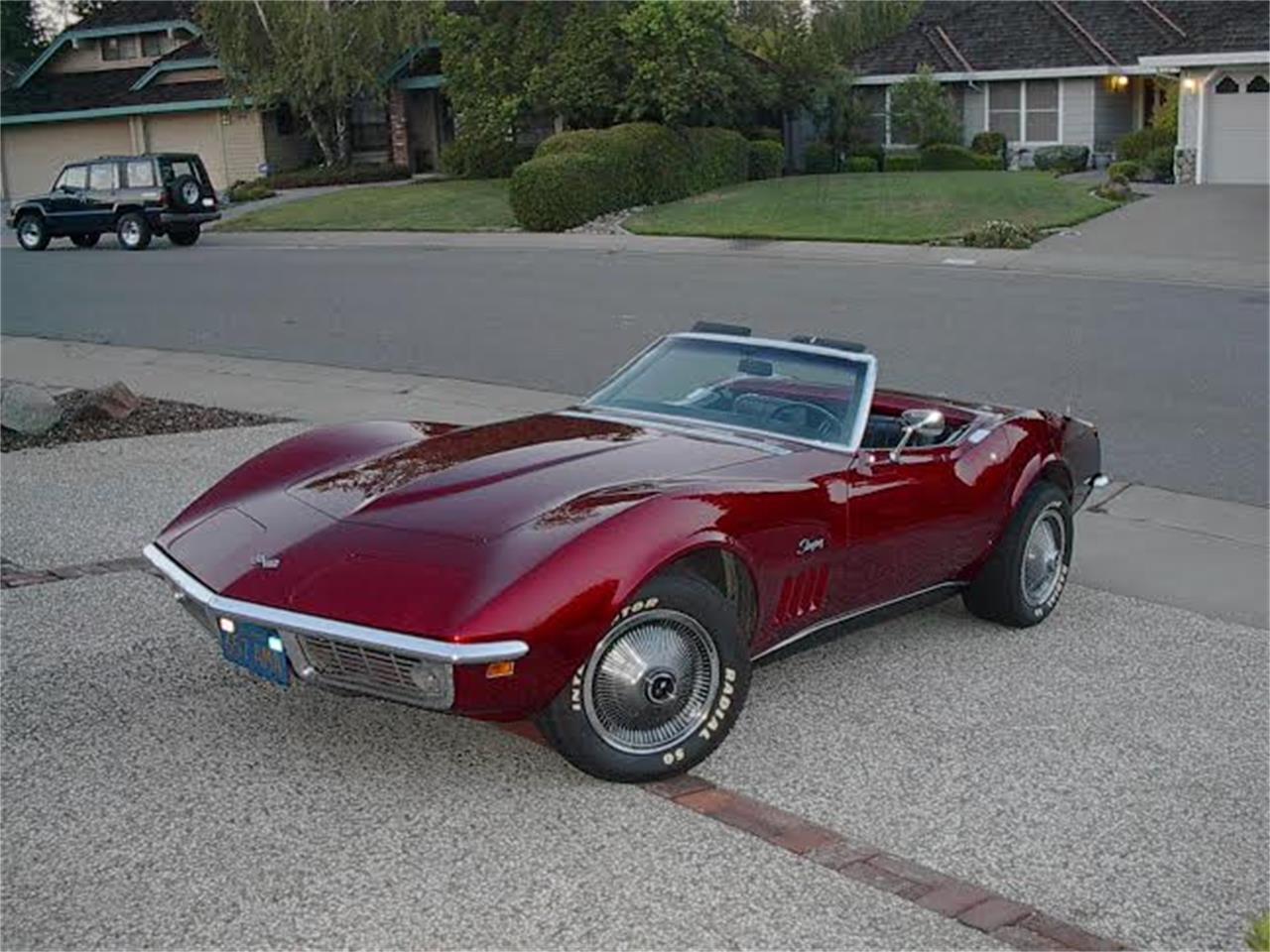 Chevrolet-Corvette-stingray-1969-Candy-Wineberry-Black