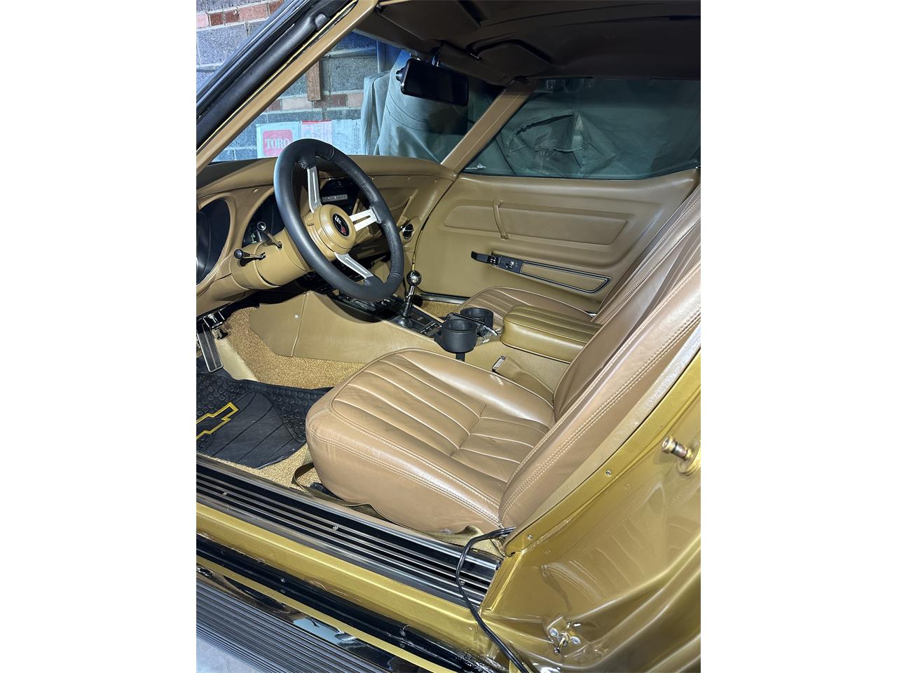 Chevrolet-Corvette-stingray-1969-River-Side-Gold-saddle-10