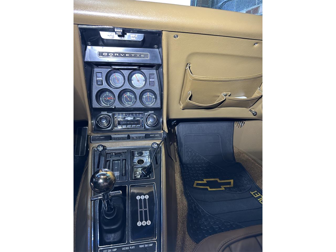 Chevrolet-Corvette-stingray-1969-River-Side-Gold-saddle-11