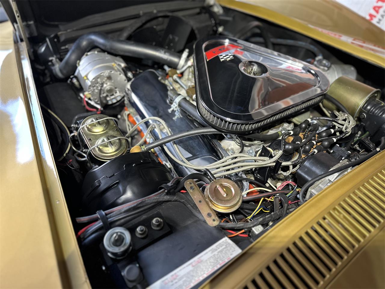 Chevrolet-Corvette-stingray-1969-River-Side-Gold-saddle-17