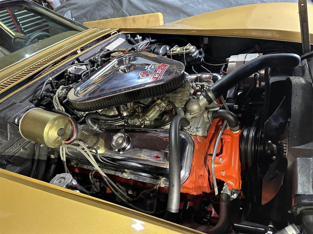 Chevrolet-Corvette-stingray-1969-River-Side-Gold-saddle-18