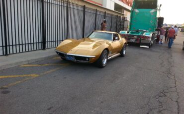 Chevrolet-Corvette-stingray-1969-River-Side-Gold-saddle-2