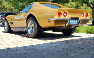 Chevrolet-Corvette-stingray-1969-River-Side-Gold-saddle-7