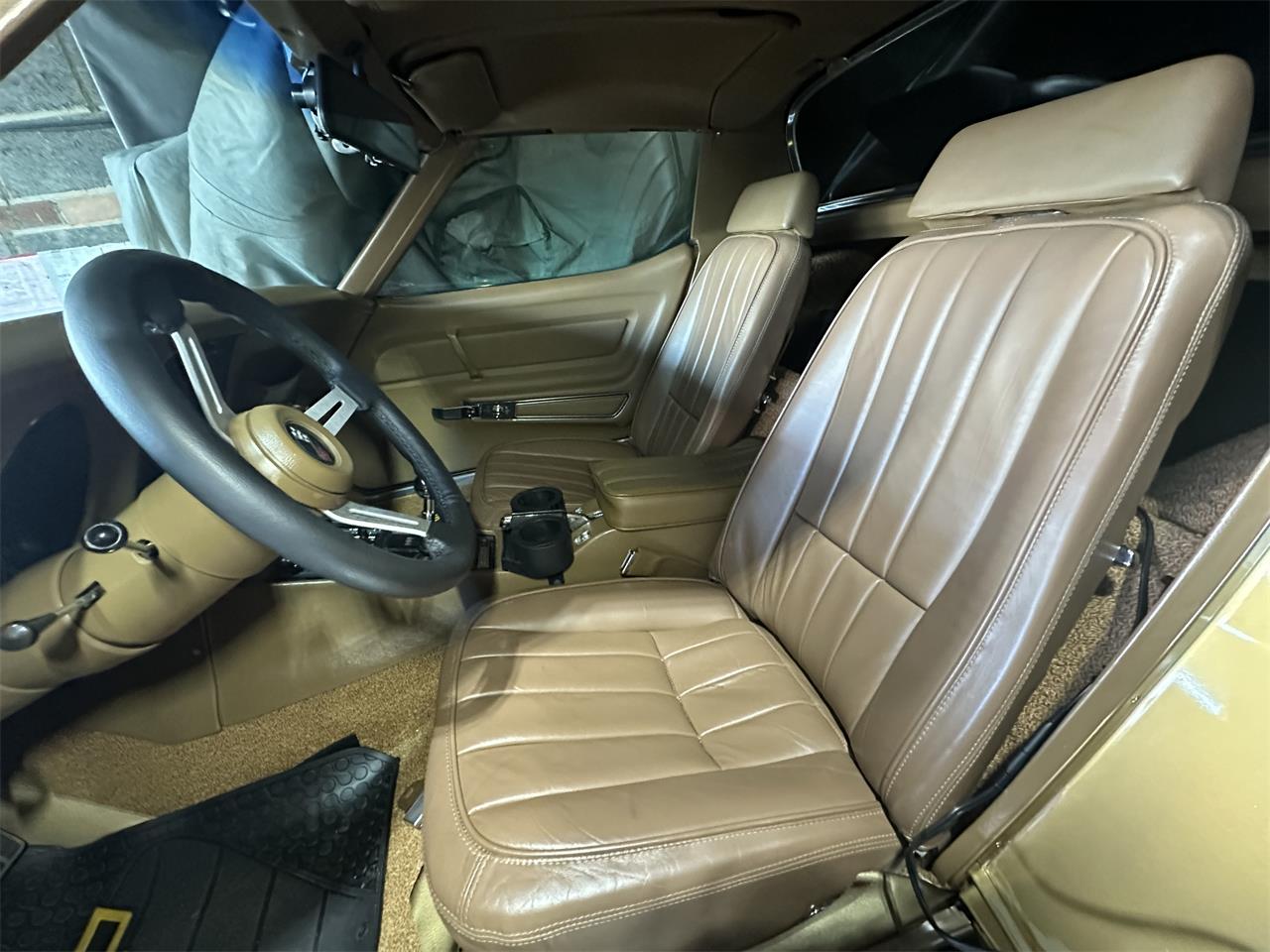 Chevrolet-Corvette-stingray-1969-River-Side-Gold-saddle-9