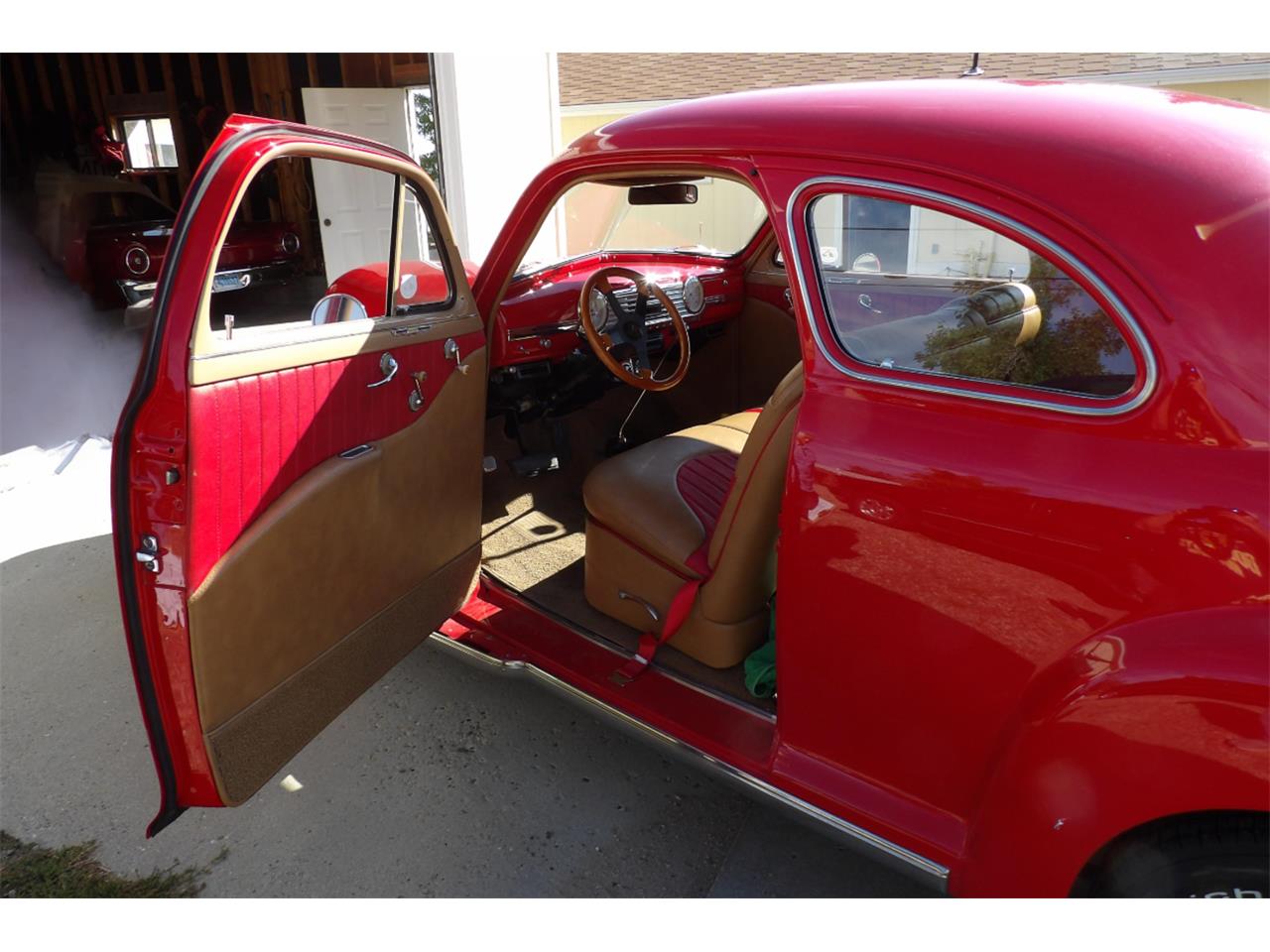 Chevrolet-Coupe-1947-Red-RedTan-6