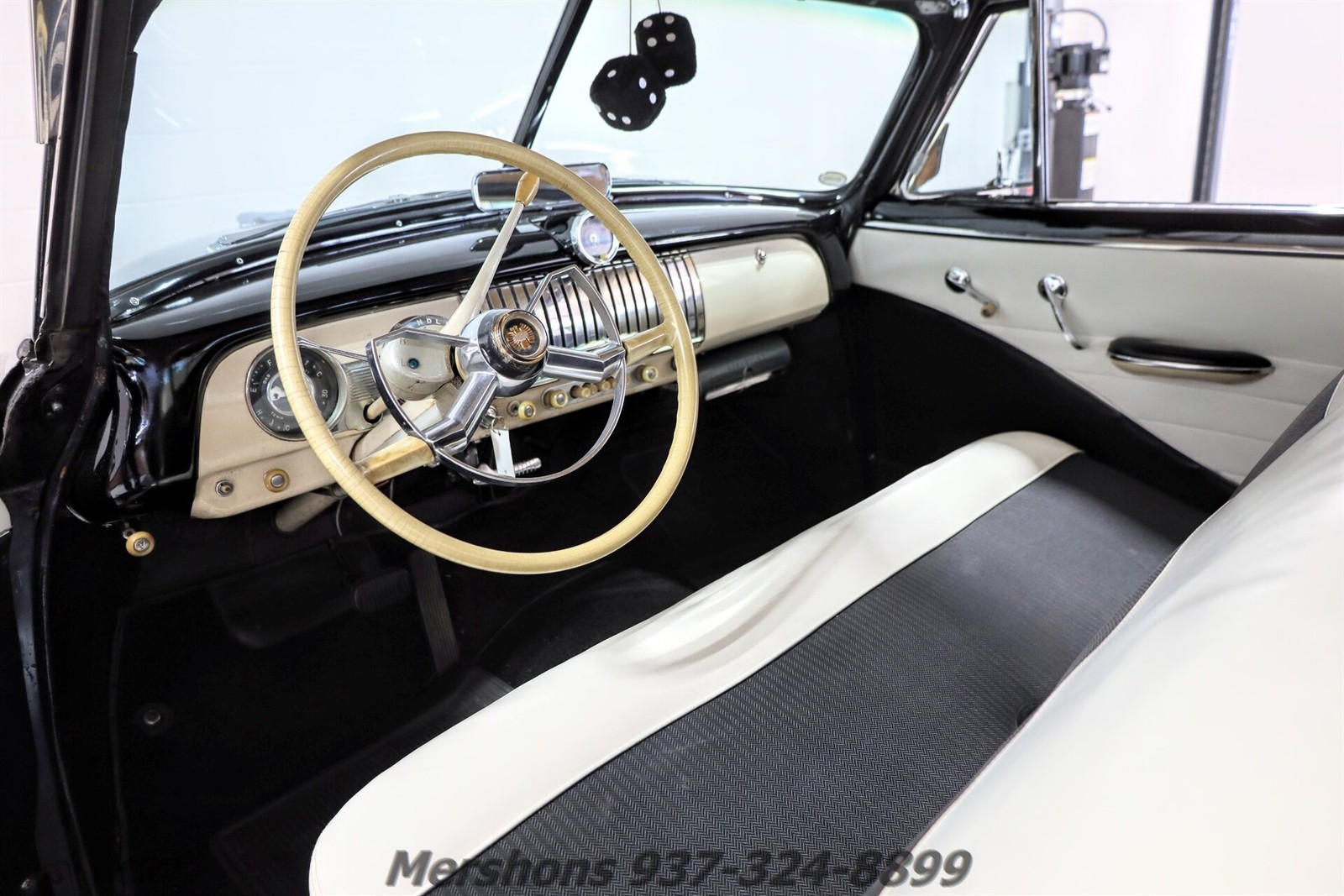 Chevrolet-DeLuxe-Coupe-1952-Sedan-1