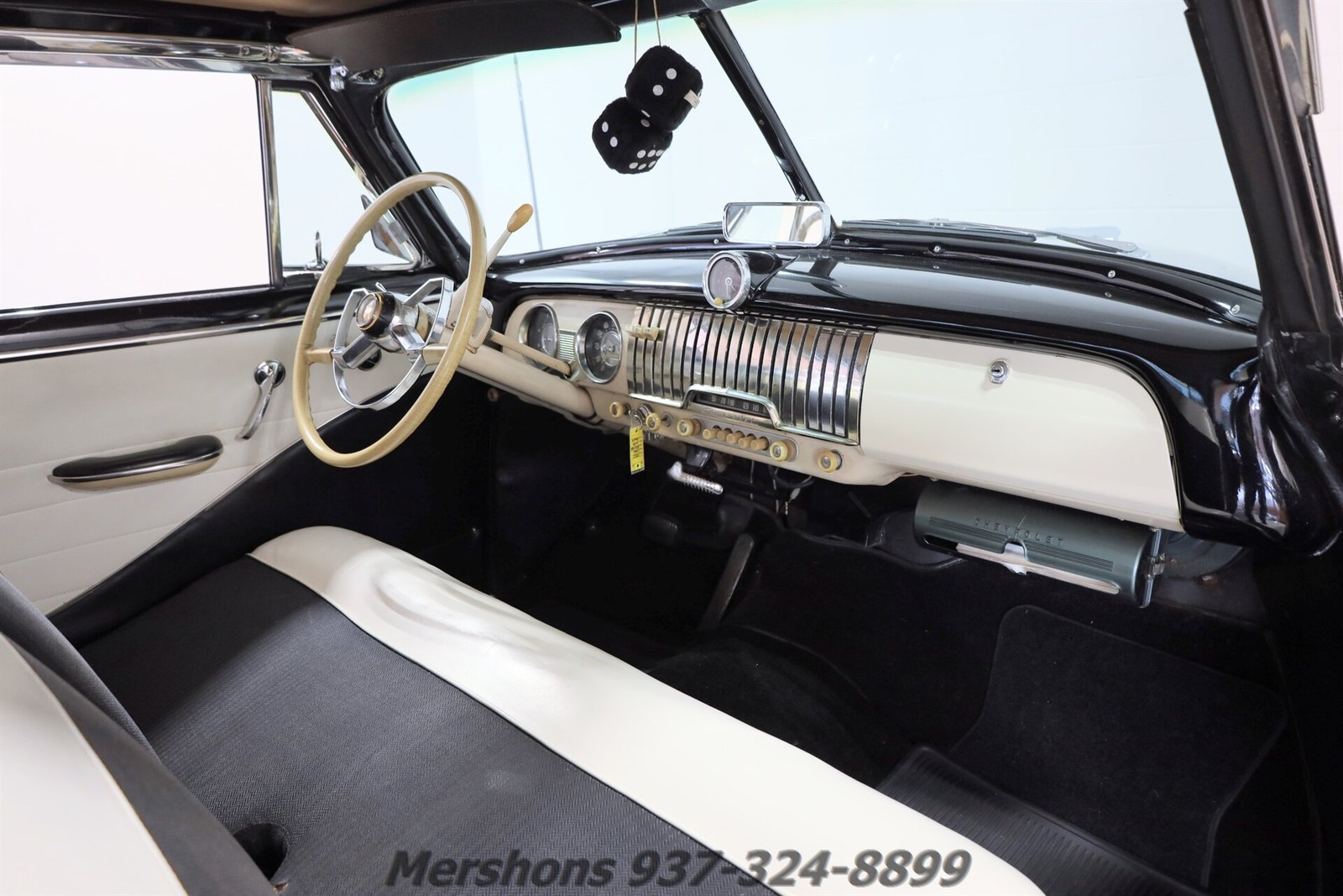 Chevrolet-DeLuxe-Coupe-1952-Sedan-12