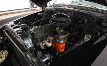 Chevrolet-DeLuxe-Coupe-1952-Sedan-2