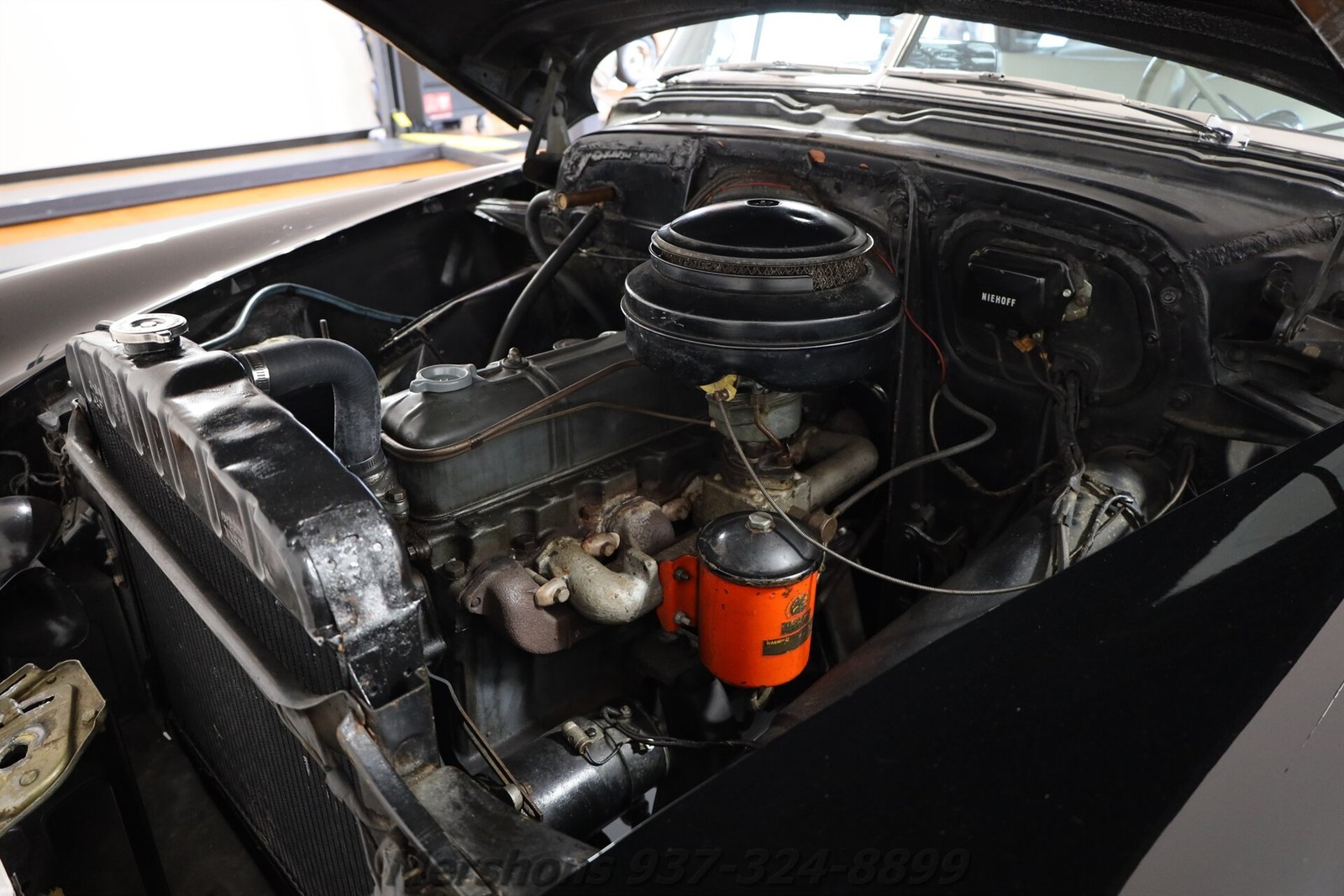 Chevrolet-DeLuxe-Coupe-1952-Sedan-2