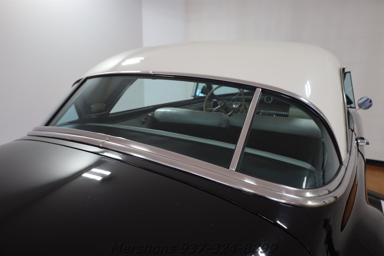 Chevrolet-DeLuxe-Coupe-1952-Sedan-9