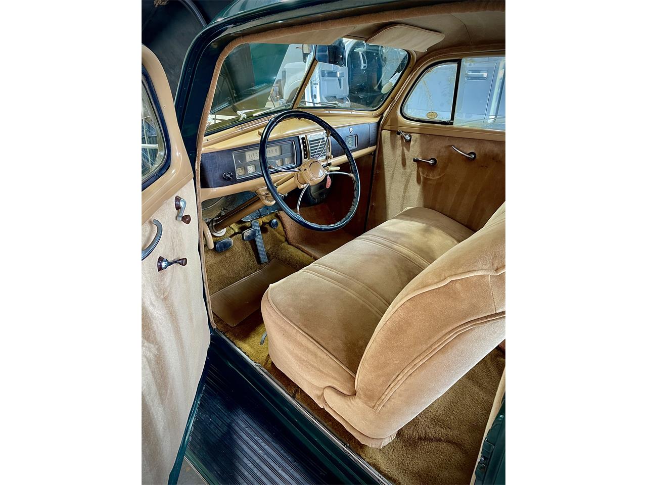 Chevrolet-Deluxe-1939-Dark-Green-Tan-15