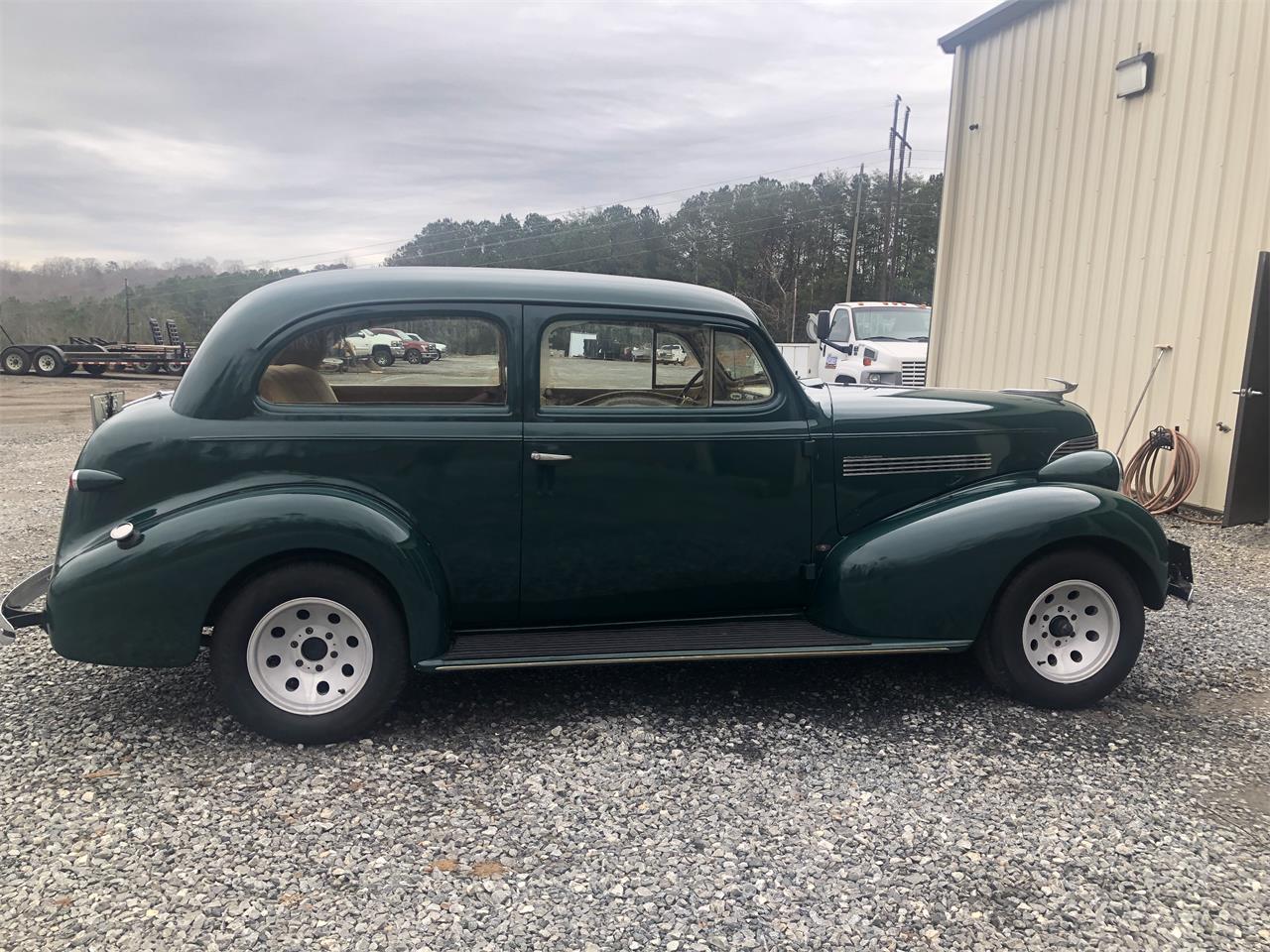Chevrolet-Deluxe-1939-Dark-Green-Tan-2