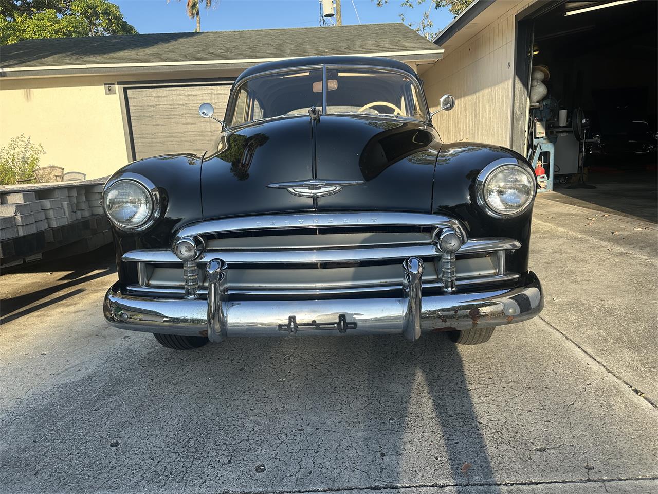 Chevrolet-Deluxe-1950-Black-Gray-2
