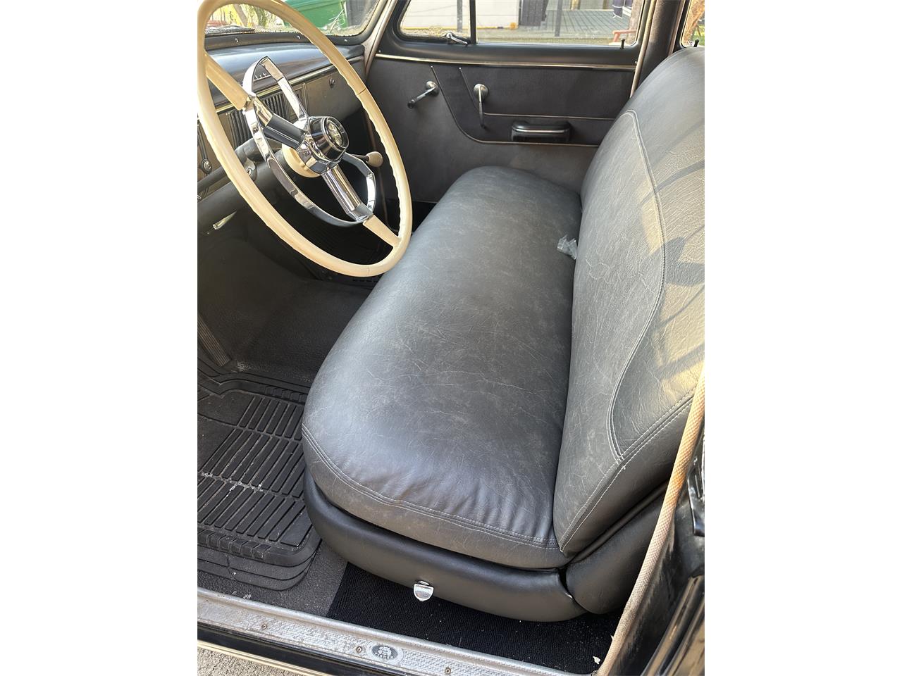 Chevrolet-Deluxe-1950-Black-Gray-9