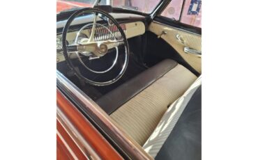 Chevrolet-Deluxe-1951-Gold-Black-and-grey-3
