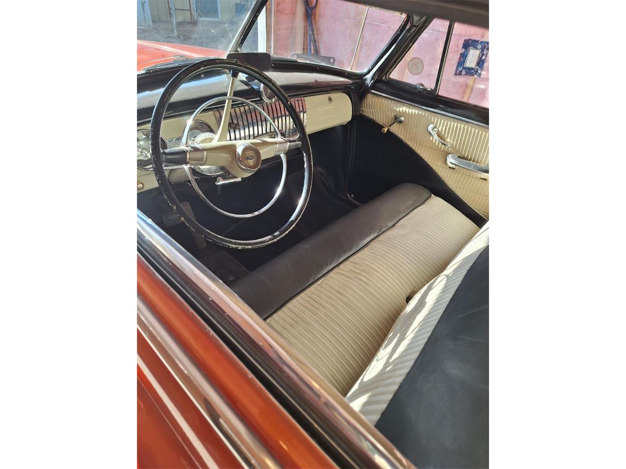 Chevrolet-Deluxe-1951-Gold-Black-and-grey-3