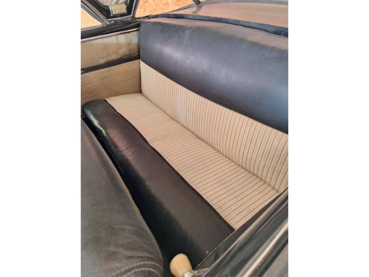 Chevrolet-Deluxe-1951-Gold-Black-and-grey-4