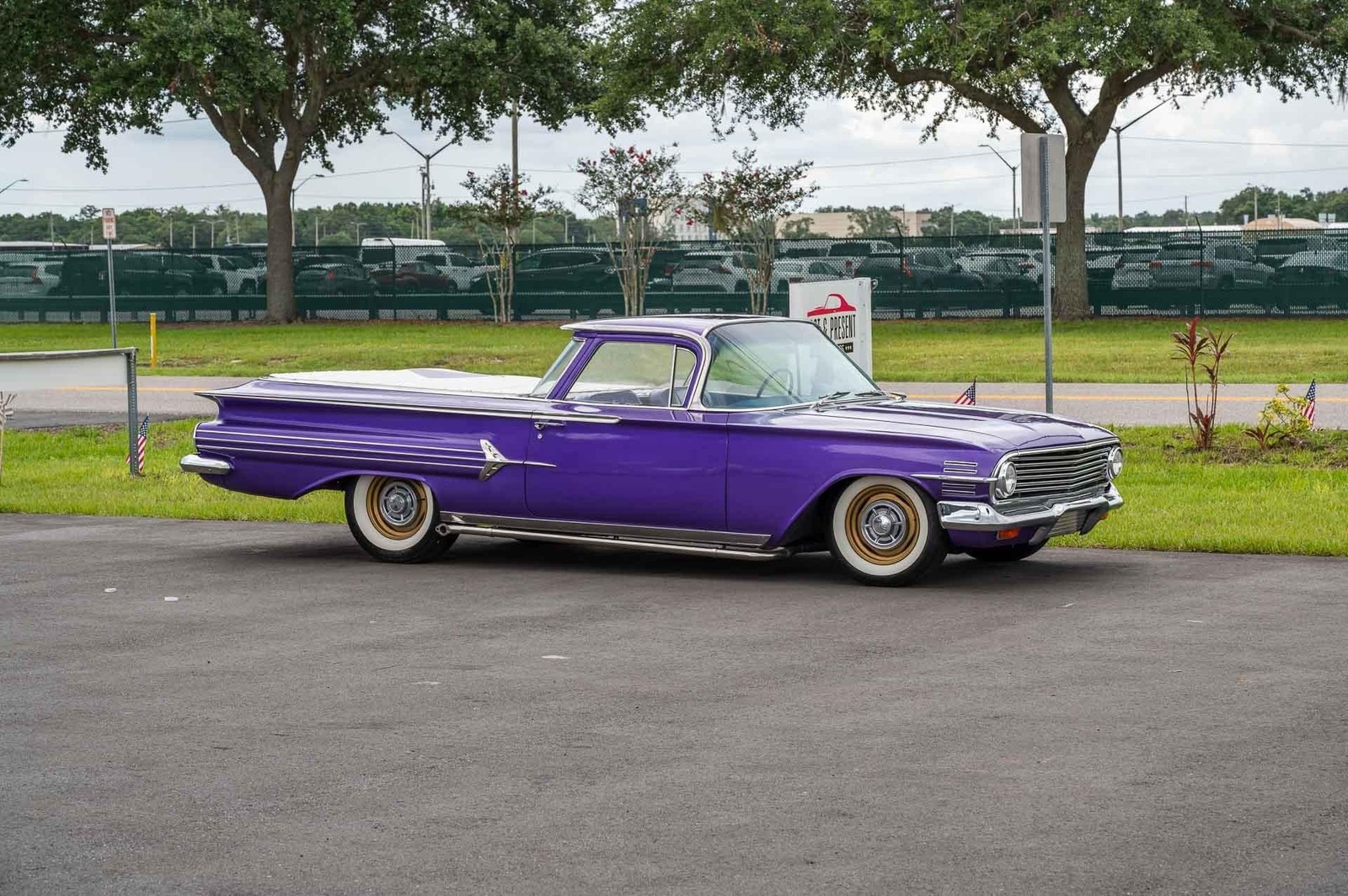 Chevrolet-El-Camino-1960-2-Door-34
