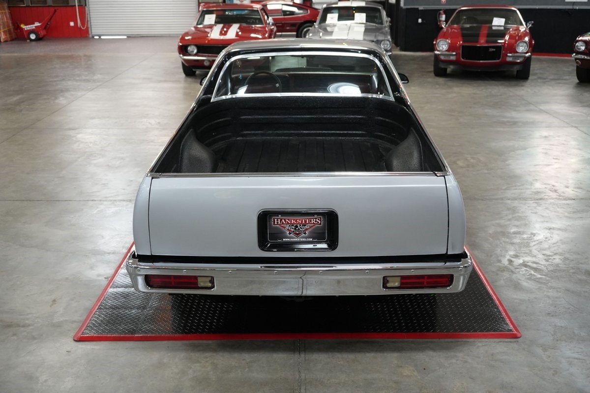 Chevrolet-El-Camino-1986-Truck-13