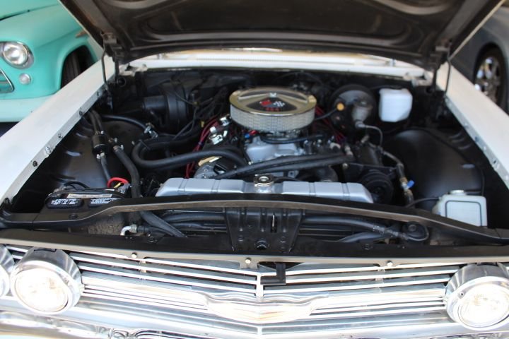 Chevrolet-El-camino-1960-white-black-19