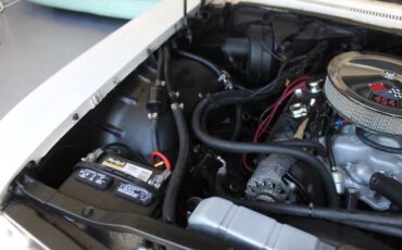 Chevrolet-El-camino-1960-white-black-23
