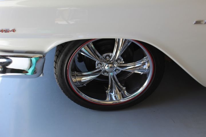 Chevrolet-El-camino-1960-white-black-25