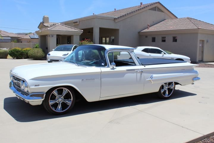 Chevrolet-El-camino-1960-white-black-9