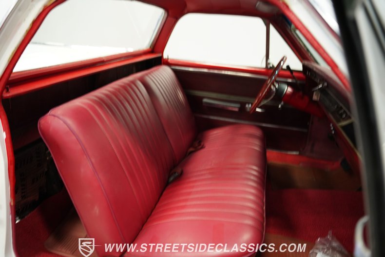 Chevrolet-El-camino-1966-Ermine-White-Red-14
