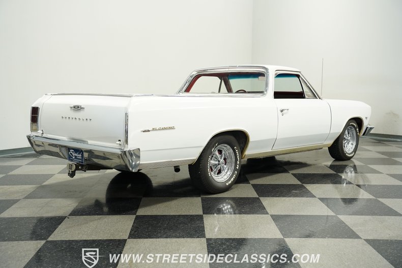 Chevrolet-El-camino-1966-Ermine-White-Red-17