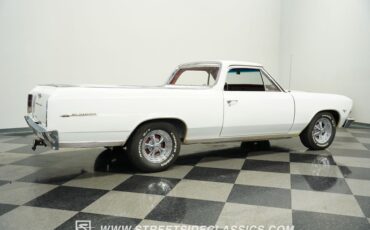 Chevrolet-El-camino-1966-Ermine-White-Red-18