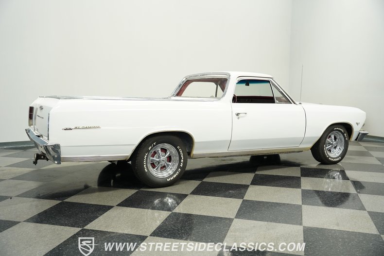 Chevrolet-El-camino-1966-Ermine-White-Red-18