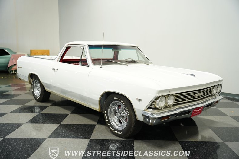 Chevrolet-El-camino-1966-Ermine-White-Red-22