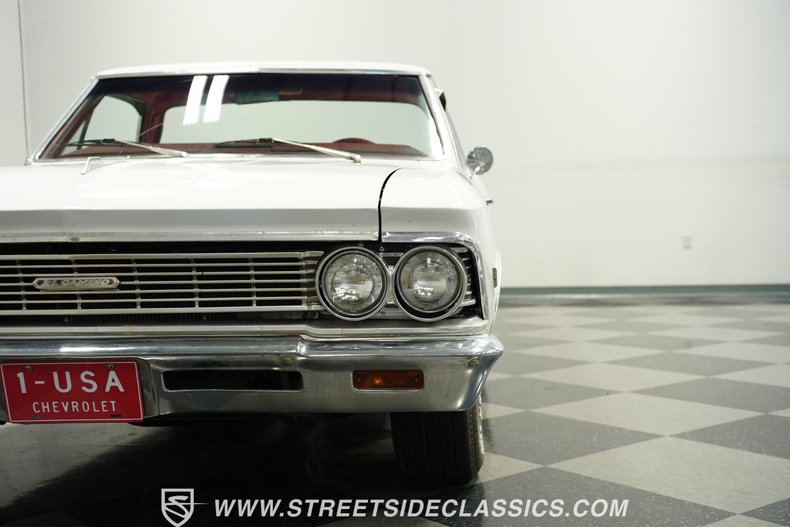 Chevrolet-El-camino-1966-Ermine-White-Red-25