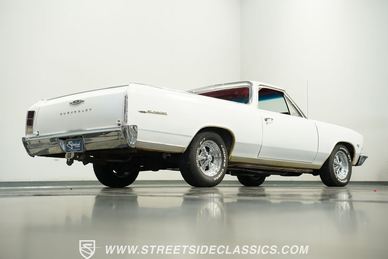 Chevrolet-El-camino-1966-Ermine-White-Red-30