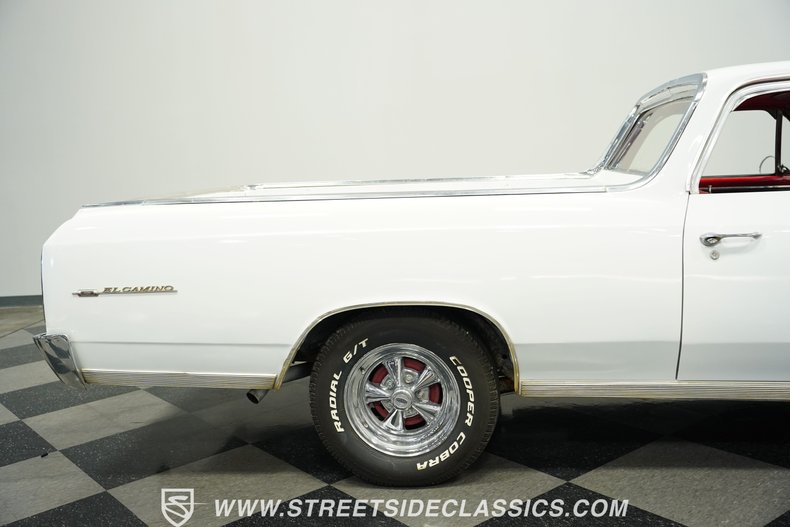 Chevrolet-El-camino-1966-Ermine-White-Red-32