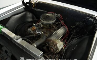 Chevrolet-El-camino-1966-Ermine-White-Red-35