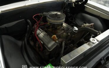 Chevrolet-El-camino-1966-Ermine-White-Red-37
