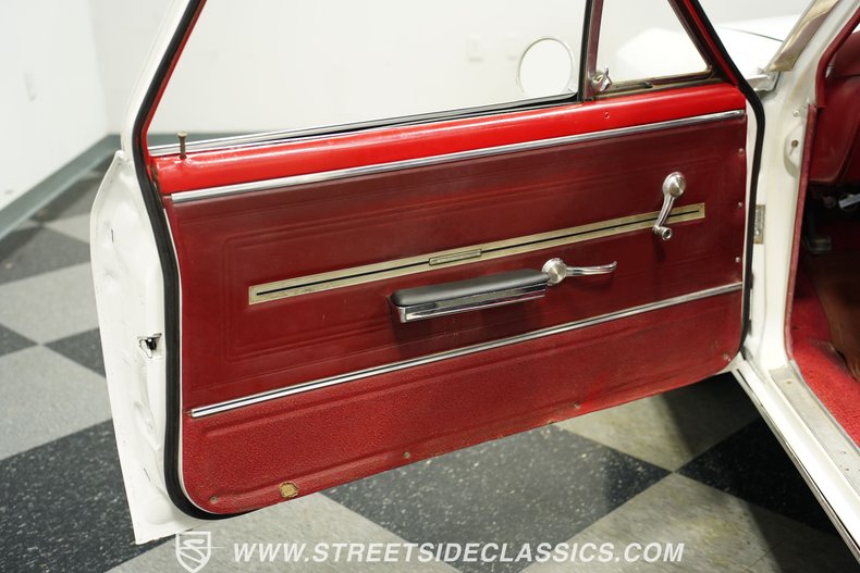 Chevrolet-El-camino-1966-Ermine-White-Red-39