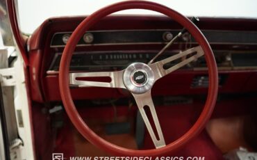 Chevrolet-El-camino-1966-Ermine-White-Red-41