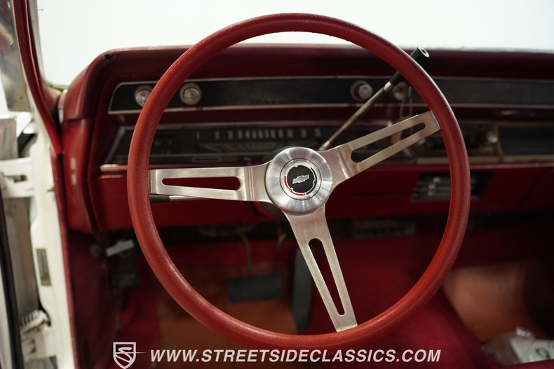 Chevrolet-El-camino-1966-Ermine-White-Red-41