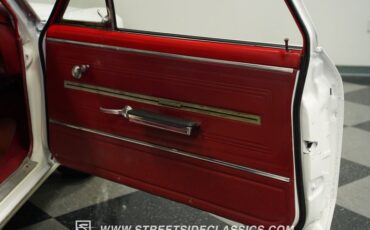 Chevrolet-El-camino-1966-Ermine-White-Red-45