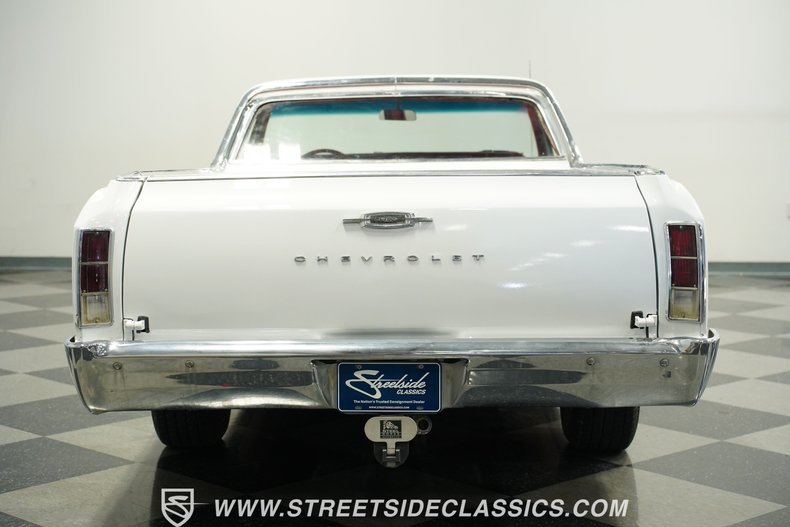Chevrolet-El-camino-1966-Ermine-White-Red-46