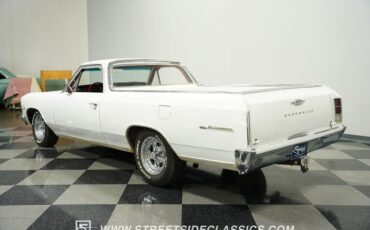 Chevrolet-El-camino-1966-Ermine-White-Red-7