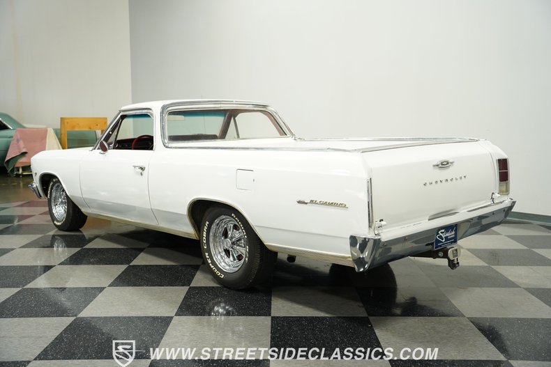 Chevrolet-El-camino-1966-Ermine-White-Red-7
