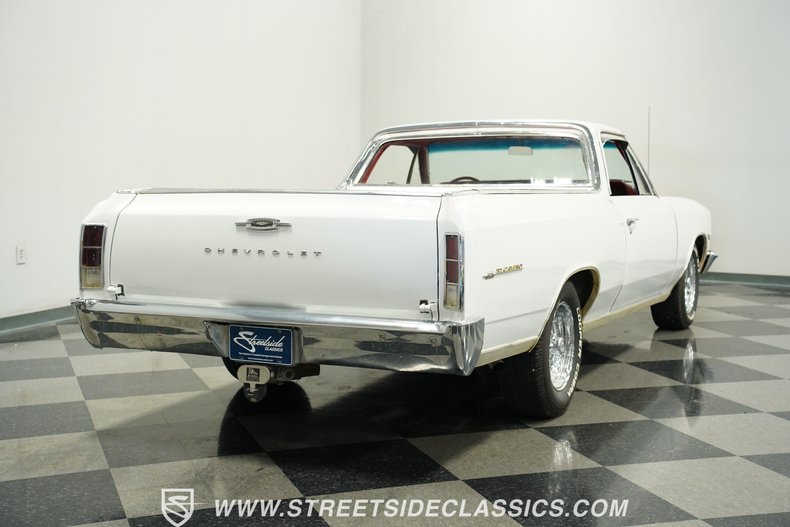 Chevrolet-El-camino-1966-Ermine-White-Red-8