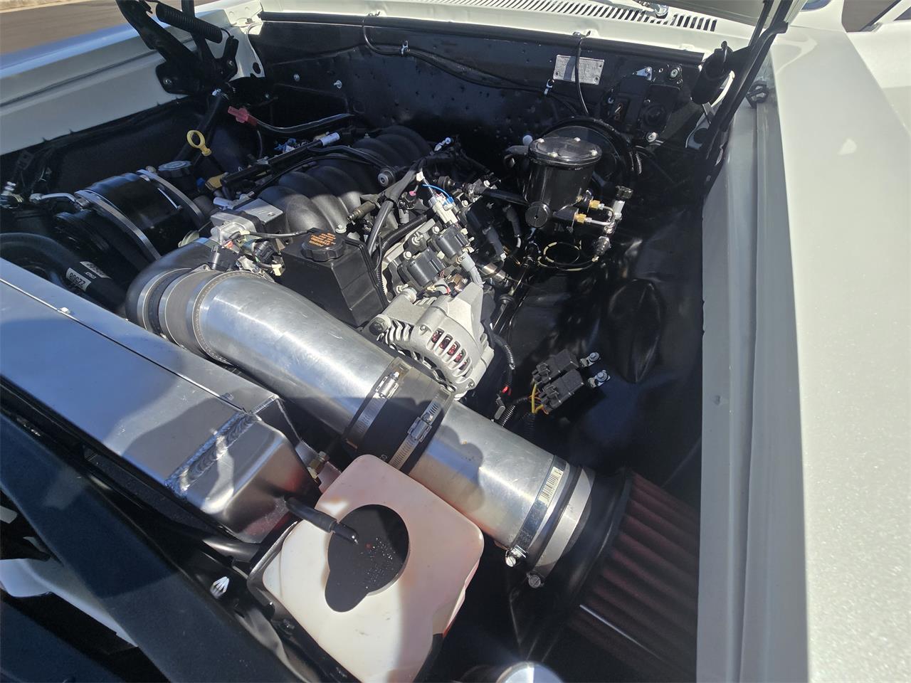 Chevrolet-El-camino-1966-Pearl-White-RedBlack-18